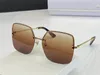 Tavi Advanced Women New Fashion نظارات شمسية رجعية على طراز الرجعية مع الترتر الكريستال المضاد للحماية من UV400 تأتي Wi215g