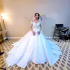 Abiti da sposa di lusso Dubai Arabia Ball Gown Abiti da sposa in pizzo con applicazioni di perle a maniche lunghe con perline Abiti da sposa su misura