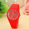 Säljer Fashion Leisure Ultra-Thin Genève Women's Quartz Candy Color Silicone Watch290J