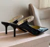 럭셔리 여성 샌들 슬리퍼 노새 빙 플랫 크리스탈 아치 스트랩 특허 가죽 다이아몬드 체인 높은 발 뒤꿈치 반 드래그 신발