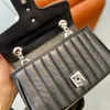 女性クロスボディバッグシルバー文字とチェーンファッション高級デザイナーレディースチェーンハンドバッグクラッチバッグ財布ボックス包装