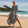 Kvinnors badkläder Kvinnor Zebra Robe Plus Size Dress Bikini täcker bathylsan V-ringning Löst polyester Swim Suit Holiday Party Summer