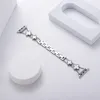 Cinturino per orologio con diamanti a quattro foglie di moda Cinturino in metallo rimovibile per Apple iWatch 7 SE 6/5/4/3 38 40 MM / 42 44 MM Cinturino