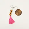 Porte-clés en perles de bois pour cadeaux de fête, avec copeaux de bois ronds et pompon en coton, pendentif, Logo personnalisé par Sublimation