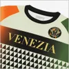 22 22 23 24 Venezia FC Futbol Formaları Ev Siyah Uzak Beyaz Üçüncü Kırmızı 10# ARAMU 11# FORTE VENICE 2023 2024BUSIO 27# Futbol Gömlekleri 3. Adukt Erkekler Çocuk Kiti