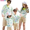 Famiglia matchisun vestiti da viaggio spiaggia estate uomini e donne mare coppia protezione solare abbigliamento cardigan a maniche lunghe cappotto sottile 210713