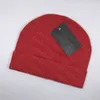 Erkek Mektup Beanie Caps Sonbahar Kalınlaşmak Örme Kafatası Kap Kadınlar Için Siyah Soğuk Proof Pamuk Şapka