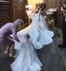 Robes de mariée de créateurs robe nuptiale avec applique en dentelle florale 3D hors de l'épaule tulle de la chapelle perle vestido de novia 403