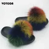 Nya Pälstofflor Dam Fluffig Rävpäls Slides Fuzzy Raccoon Hair Flip Flops Bekväma inomhussandaler Sommar Kvinna Päls Sko H1122