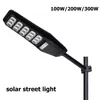 Solar Street Light Outdoor Road Lamp 100w 200W 300W Vattentät radarsensor med pole fjärrkontroll