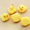 100 pcs pato de borracha pato amarelo pato apertando chamadas de bebê chuveiro água brinquedos por atacado crianças aniversário favores banheiro infantil Jogar presente