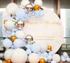 ホワイトアイアンサークルアーチの結婚式のパーティーの装飾誕生日の赤ちゃんバプテスマ花の背景スタンドシェルフ