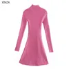 Kvinnor Vår Rosa Knit Dress Za 2021 Elegant Turtleneck Långärmad Mini Klänningar Kvinna Mode Fram Slit Vintage Sweater Klänning Y1006