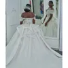 Plus Size Off Sukienka Ślubna Ramię Prestiżowy Kryształ Zroszony Z Krążą Szczęście Bridal Suknia Crost Back Małżeństwo Robe de Mariée Custom Made