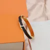 Klassiska herrkvinnors bästsäljande armband, märke Luxury Smycken Kvinnlig Designer Läderarmband High-end Elegant Fashion Gift Med Logo Box