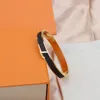 Braccialetti classici da donna più venduti, gioielli di lusso di marca Bracciale in pelle di design femminile Regalo di moda elegante di fascia alta con scatola con logo