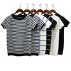 Sommar Kortärmad Striped Pullover Kvinnor Tröja Stickade Tröjor O-Hals Toppar Koreanska Pull Femme Jumper Kvinna Vit Svart 210918