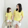 親子夏Tシャツ夏の女性半袖ストライプの半袖Tシャツママと娘のマッチング服210701