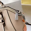 Einfarbige Knödeltasche mit Kreuzmuster, Designer-Damenhandtasche mit großem Fassungsvermögen, modische Luxus-Umhängetaschen, Größe 25 x 22 cm, Reißverschluss