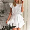 белое кружевное платье без рукавов
