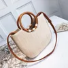 Сумки для талии высококлассная соломенная сумка с твердой деревянной сумочкой 2021 Модная простая суммарная плечо-мессенджер модная женщина