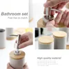 Set di accessori per il bagno Accessori per il bagno Dispenser di sapone in ceramica Collutorio Tazza per lavarsi i denti con vassoio in bambù Contenitore per detersivo per piatti