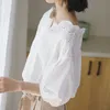 夏の韓国のファッション女性のシャツオフショルダーの中空アウトレディースブラウスコットン甘いかわいい半袖白D192 210719