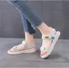 2021 Tasarımcılar İlkbahar Yaz Renkli Köpük Tüm Maç Platformu Düz Sandalet Kadın Bayan Serinletici Ayakkabı Ayakkabı