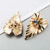 2024 Gold Love Heart Leaf Studs coloridos Ab Red Strass Bohemian Folhas formas Mulheres Brincos de moda Moda Declaração de rua Presentes de joias de festa