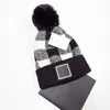 Mulheres Designers Pom Pom Beanie chapéu Homens Luxo Esqui Chapéus Outono Inverno Quente Lattice Cap ao ar livre Visores