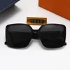 Ny toppkvalitet mens designer solglasögon kvinnor solglasögon mode stil UV400 lins skyddar ögon gafas med låda