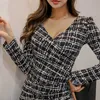 Impression élégante Mini dames coréennes Sexy moulante à manches longues col en V robe de soirée pour femmes vêtements 210602