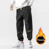 2021 Nowe męskie zimowe dżinsy z polaru Grube ciepłe spodnie dżinsowe Mężczyźni Streetwear Black Joggers Harem Jean Spodnie termiczne Plus Size 8XL G0104