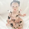 Söt Baby Girls Romper 2st Cartoon Rabbit Pattern Långärmad Jumpsuit och Headband Outfits Set Höst Born Spädbarn Kläder 210816