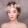 Dwtkl女性のヘッドドレスの花嫁のピンクの絹の花のヘッドピースのヘッドウェアヘアアクセサリーの結婚式やパーティーのためのヘアアクセサリー