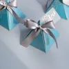 Boîte-cadeau de mariage, petit papier pliable en forme de pyramide haut de gamme, boîte à bonbons bleue, emballage de chocolat avec ruban RRE11360
