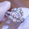 結婚指輪の絶妙なシンプルなラウンドカットジルコンカクテルパーティー女性の銀色の婚約ジュエリーの高級ギフト