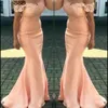Plus Size Off Ramię Wesele Dress Aplikacja Elastyczna Satinowa Kobieta Lady Mermaid Bez Rękawów Formalna Suknia Druhna
