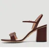 Женщины жены кожаные сандалии буква Золото-тоновая металлическая летние дизайнерские дизайнерские ремешки для лодыжки пряжка средней каблуки