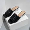 夏のレディーヒール靴ソリッドレディースサンダルファッションプリーツ透明ヒール中耳の女性の靴の靴角TOE 210611