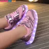 LED kinderen schoenen USB opladen mand schoenen met lichte kinderen casual voor jongens meisjes lichtgevende sneakers goud zilver roze 210713