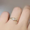 Ring för kvinnor Enkel stil Cubic Zirconia Vigselringar Ljus Guld Färg Modesmycken KBR103