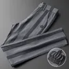 メンズパンツ2021スプリンググレーマンラグジュアリークラウン刺繍縦縞ズボンスリムフィットビジネスカジュアル男性40