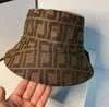 Cappellini di paglia con stampa lettere bianche rosse di lusso in 3 colori senza cappello da spiaggia per le vacanze Cappelli a tesa larga da donna di moda Sole di alta qualità Ha240F