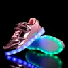 Rozmiar 25-37 Dzieci LED Light Up Sneakers Sneakers Luminous Trampki dla chłopców Girls Hook Loop Glowing Buty Kids Casual Buty ze światłem 211022