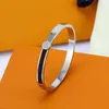 Armband Bangle Designer smycken Mens kvinnor Kvinnor Rostfritt stål smycken Fashion Charm manschett Silver Rose aldrig bleknar bröllopsarmband guldband