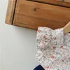 女の子の夏のスーツの女の子の赤ちゃん花のシャツトップ+ジャンショートパンツ2スーツの赤ちゃんガール服セット210701