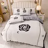 Mode Vinterdesigner Sängkläder Set Velvet Vit Svart Duvet Cover Bed Sheet With 2pcs Pillowcases Queen Size Conestriers Sets