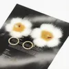 2021 Söt lyxmärke Flower Daisy Fried Egg Nyckel Kedja Real Äkta Fox Fur Ball Pompom Ring Bag Pendant Charm för Kvinnor F336