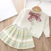 السترة الفتيات bowknot منقوشة تنورة قصيرة قطعتين طفل الشتاء ملابس الاطفال البلوزات سترة خريف 2021
